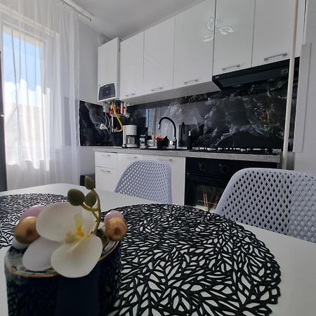 Apartament Central Pe Pietonala Nr2 Vajdahunyad Kültér fotó